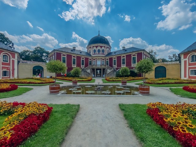 a 360° photo of a Vetrusy mansion outside in summer